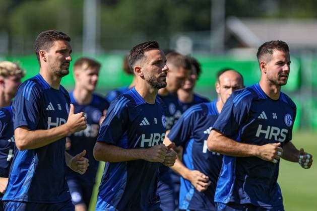 Mittersill, Austria, 08 07 24 Marcin Kaminski FC Schalke 04 , Kenan Karaman FC Schalke 04 and goalkeeper Michael Langer FC Schalke 04 during a running session during the training camp from FC Schalke 04 at Hohe Tauern Arena on 08 July 2024 in Mittersill, Austria Photo by Stefan Brauer Brauer Fotoagentur Mittersill, Austria, 08 07 24 Marcin Kaminski FC Schalke 04 , Kenan Karaman FC Schalke 04 and goalkeeper Michael Langer FC Schalke 04 during a running session during the training camp from FC Schalke 04 at Hohe Tauern Arena on July 8, 2024 in Mittersill, Austria Photo by Stefan Brauer Brauer Fotoagentur Mittersill Hohe Tauern Arena Austria Copyright: xStefanxBrauer Brauer-Fotoagenturx