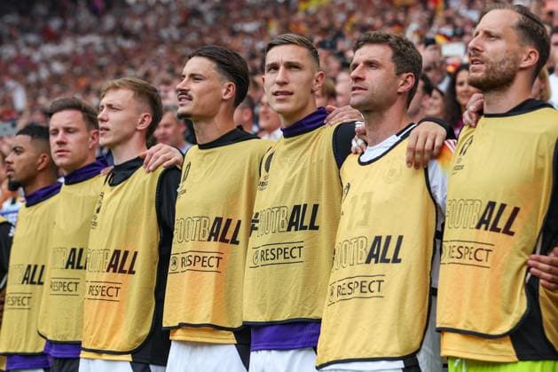 European Championship 2024 Spain Germany on 05 07 2024 at the Stuttgart Arena in Stuttgart Maximilian Beier Germany 14 , Robin Koch Germany 24 , Nico Schlotterbeck Germany 15 , Thomas Müller Mueller Germany 13 arm in arm during the national anthem MH