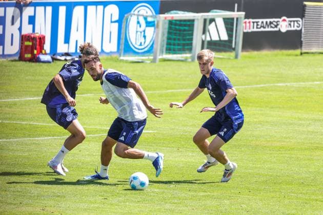 09 07 2024, Football, Summer preparation, Season 2024 2025, f l Taylan Blut FC Schalke 04 , Tobias Mohr FC Schalke 04 , Martin Wasinski FC Schalke 04 Mittersill Stadium Mittersill Austria xRHR PHOTO TRx Copyright: TimxRehbein RHR-FOTOx RHR-FOTO TR