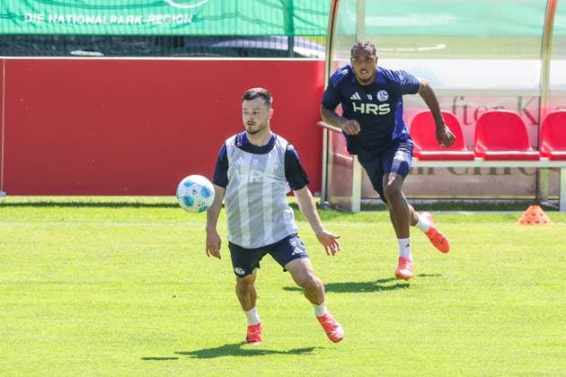 09 07 2024, Football, Summer preparation, Season 2024 2025, f l Adrian Gantenbein FC Schalke 04 , Anton Donkor FC Schalke 04 Mittersill Stadium Mittersill Austria xRHR PHOTO TRx Copyright: TimxRehbein RHR-FOTOx RHR-FOTO TR