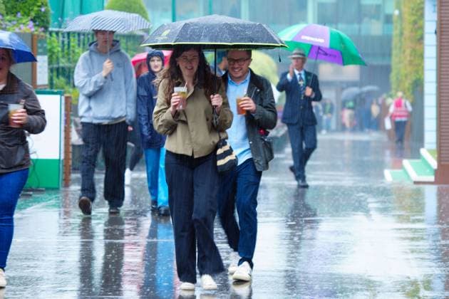 Rain falls at Wimbledon Wimbledon Tennis Championships, Day 9, The All England Lawn Tennis and Croquet Club, London, UK - 09 Jul 2024  Copyright: xJavierxGarcia Shutterstockx 14577169m