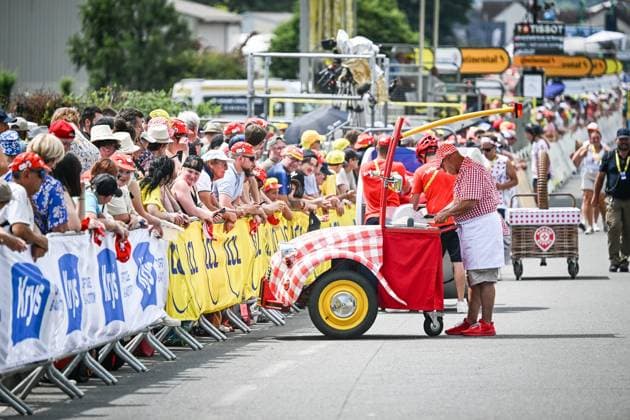 TOUR DE FRANCE 2024 PHOTOPQR BERRY REPUBLICAIN Pierrick DELOBELLE ; ; 09 07 2024 ; Tour de France 2024, etape 10 Orleans Saint Amand Montrond, arrivee a Saint Amand Montrond dans le Cher, le 09 07 2024, photos Pierrick Delobelle caravane publicitaire cochonou - French cycling race Tour de France 2024 takes place from june 29th to july 21st 2024 France  Copyright: xPHOTOPQR BERRYxREPUBLICAIN MAXPPxPierrickxDELOBELLEx 20240709BRR2596 20240709BRR2596