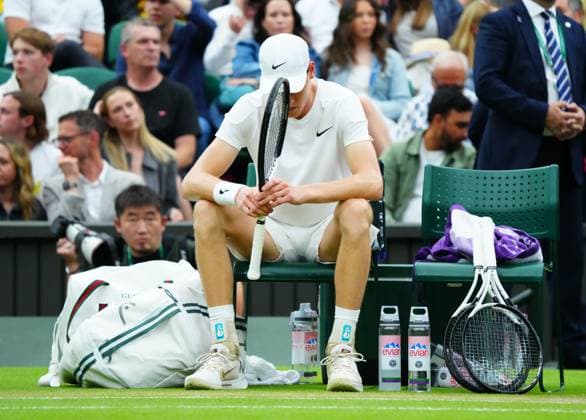 Jannik Sinner treated by a doctor and a physio after appearing to suffer with a dizzy spell during his quarter final match. He had his bloody pressure and oxygen levels checked before being helped off court Wimbledon Tennis Championships, Day 9, The All England Lawn Tennis and Croquet Club, London, UK - 09 Jul 2024  Copyright: xJavierxGarcia Shutterstockx 14577169bc