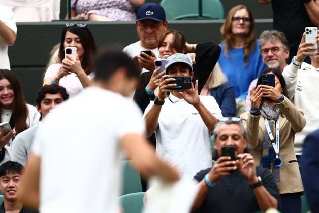 Spectators take photos of Carlos Alcaraz of Spain Wimbledon Tennis Championships, Day 9, The All England Lawn Tennis and Croquet Club, London, UK - 09 Jul 2024  Copyright: xJamesxMarsh Shutterstockx 14577170bp