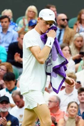 Jannik Sinner returns to action during his quarter final match Wimbledon Tennis Championships, Day 9, The All England Lawn Tennis and Croquet Club, London, UK - 09 Jul 2024  Copyright: xJavierxGarcia Shutterstockx 14577169bt