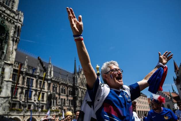 240709 A fan of France at Marienplatz ahead of the UEFA Euro 2024 Football Championship semifinal between Spain and France on July 9, 2024 in Munich Photo Mathias Bergeld BILDBYRAN code MB MB0944 fotboll football soccer fotballs em europamästerskap em uefa euro uefa european football championship euro 2024 semifinal semifinals spanien spain frankrike france bbeng audience  Copyright: MATHIASxBERGELD BB240709MB008