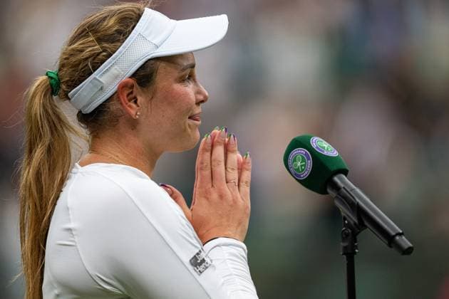 Tennis - Wimbledon Championship 2024 - Day 9 LONDON, ENGLAND - Tuesday, July 9, 2024: Donna VekiÄ‡ (CRO) painted fingernails in the colours of Wimbledon seen as she is interviewed after the Ladies Singles Quarter-Final match on Day Nine of The Championships Wimbledon 2024 at the All England Lawn Tennis and Croquet Club. VekiÄ‡ won 5-7, 6-4, 6-1. (Photo by Kirsten Holst Propaganda) LONDON All England Lawn Tennis and Croquet Club GREATER LONDON ENGLAND  Copyright: xKirstenxHolstx 2024-07-09-042-Wimbledon_Day_9