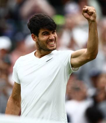 Carlos Alcaraz of Spain celebrates winning the match Wimbledon Tennis Championships, Day 9, The All England Lawn Tennis and Croquet Club, London, UK - 09 Jul 2024  Copyright: xJamesxMarsh Shutterstockx 14577170dz