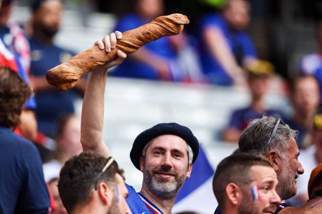 FANS of France before the match with good mood and baquette GER, Spain ESP vs France FRA , European Football Championship, UEFA EURO 2024, semi-final, 09 07 2024 GER, Spain ESP vs France FRA , European Football Championship, UEFA EURO 2024, semi-final, 09 07 2024 Munich Copyright: xEibner-Pressefoto RogerxBuerkex EP