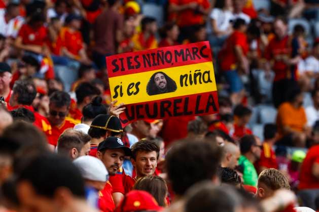 Spanish fans cheer before the UEFA EURO, EM, Europameisterschaft,Fussball 2024 semifinal soccer match between Spain and France Allianz Arena stadium in Munich, Germany, 09 July 2024. UEFA Euro 2024 semifinal: Spain vs. France !ACHTUNG: NUR REDAKTIONELLE NUTZUNG!  Copyright: xJ.J.xGuillenx GRAF4194 20240709-55014104410_1