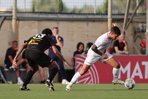 Hamrrun Spartans v Lincoln Red Imps - UEFA Champions League 2024 2025: First Qualifying Round, 1st Leg Kike Gomez of Lincoln Red Imps is controlling the ball during the UEFA Champions League, First Qualifying Round, 1st Leg soccer match between Hamrun Spartans and Lincoln Red Imps, at the Centenary Stadium, in Ta Qali, Malta, on July 09, 2024. Ta Qali Attard Malta  Copyright: xDomenicxAquilinax originalFilename:aquilina-hamrruns240709_npOqz.jpg