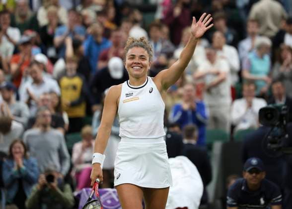 Jasmine Paolini thanks spectators, fans after winning Tennis Wimbledon 2024 Grand Slam ITF ATP WTA AELTC London Great Britain 9 July 2024 Copyright: xJuergenxHasenkopfx