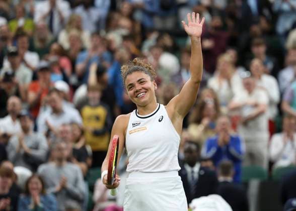Jasmine Paolini thanks spectators, fans after winning Tennis Wimbledon 2024 Grand Slam ITF ATP WTA AELTC London Great Britain 9 July 2024 Copyright: xJuergenxHasenkopfx