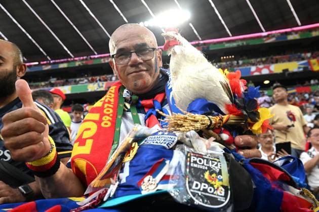 Munich, Germany, June 09th 2024: Football fan before the UEFA EURO, EM, Europameisterschaft,Fussball 2024 Semi-Finals football match between Spain and France at Munich Football Arena, Munich, Germany. (Igor Kupljenik SPP)  Copyright: xIgorxKupljenikx xSPPx spp-en-IgKuSp-IK0_0453