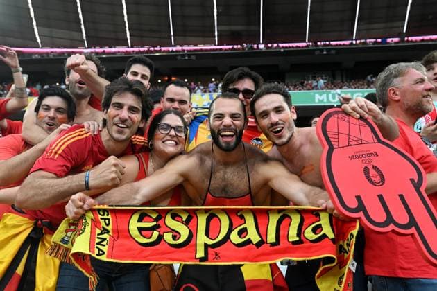 Munich, Germany, June 09th 2024: Spain football fans before the UEFA EURO, EM, Europameisterschaft,Fussball 2024 Semi-Finals football match between Spain and France at Munich Football Arena, Munich, Germany. (Igor Kupljenik SPP)  Copyright: xIgorxKupljenikx xSPPx spp-en-IgKuSp-IK0_0471