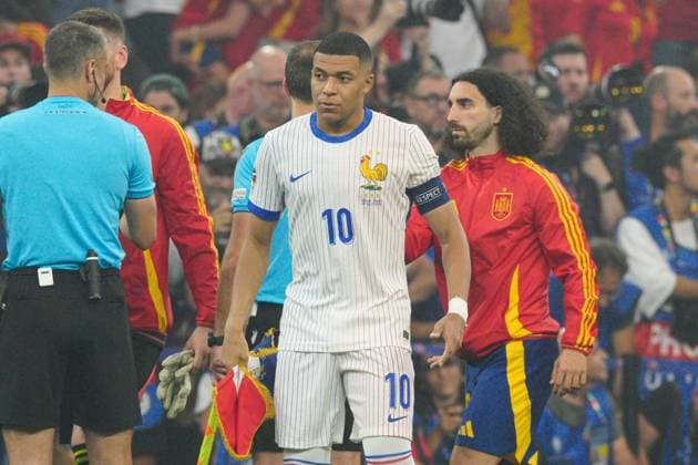 Kylian Mbappà of France prior to kick-off Spain v France, UEFA European Championship, EM, Europameisterschaft 2024, Semi Final, Football, Munich Football Arena, Munich, Germany - 09 Jul 2024 EDITORIAL USE ONLY No use with unauthorised audio, video, data, fixture lists, club league logos or live services. Online in-match use limited to 120 images, no video emulation. No use in betting, games or single club league player publications. Copyright: xDavexShopland Shutterstockx 14576888av