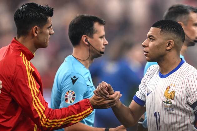 EURO 2024, Die Highlights Sport Bilder des Tages Mg Monaco di Baviera Germania) 09 07 2024 - Euro 2024 Spagna-Francia foto Matteo Gribaudi Image nella foto: Alvaro Morata-Kylian Mbappe 
