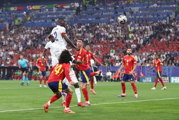 Randal Kolo Muani of France scores the sides first goal to make it 1-0 to France Spain v France, UEFA European Championship, EM, Europameisterschaft 2024, Semi Final, Football, Munich Football Arena, Munich, Germany - 09 Jul 2024 EDITORIAL USE ONLY No use with unauthorised audio, video, data, fixture lists, club league logos or live services. Online in-match use limited to 120 images, no video emulation. No use in betting, games or single club league player publications. Copyright: xMichaelxZemanek Shutterstockx 14576887ak