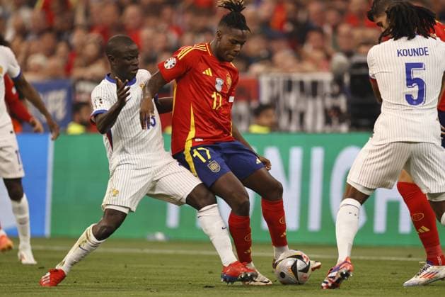MUNICH - (l-r) N Golo Kante of France, Nico Williams of Spain during the UEFA EURO, EM, Europameisterschaft,Fussball 2024 semi-final match between Spain and France at the Munich Football Arena on July 9, 2024 in Munich, Germany. ANP Hollandse Hoogte Maurice van Steen UEFA EURO 2024 2024 xVIxANPxSportx xVanxSteenxFotografiexIVx 503132505 originalFilename: 503132505.jpg