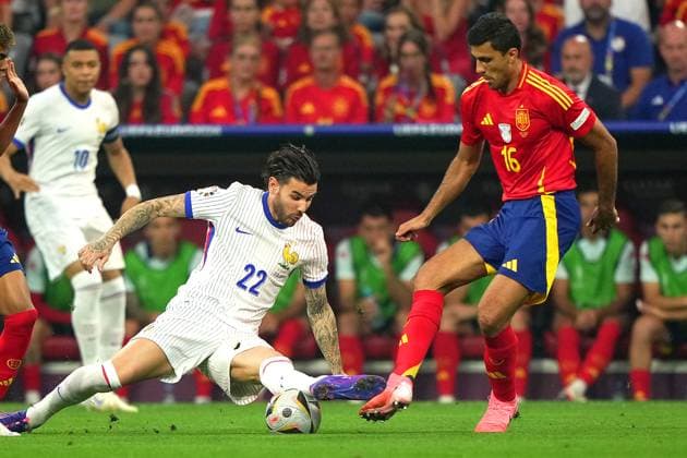 Spain s Rodri .fight for the ball with Theo Hernandez of France during the Euro 2024 soccer match between Spain and France at the Munich Football Arena , Munich, Germany - Tuesday 09 july 2024. - Soccer .  Copyright: xSpada LaPressex