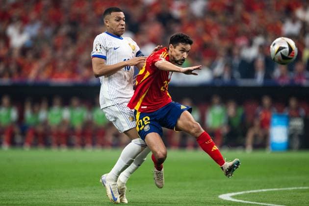 240709 Kylian MbappÃ of France and Jesus Navas of Spain during the UEFA Euro 2024 Football Championship semifinal between Spain and France on July 9, 2024 in Munich Photo Mathias Bergeld BILDBYRAN code MB MB0944 fotboll football soccer fotballs em europamästerskap em uefa euro uefa european football championship euro 2024 semifinal semifinals spanien spain frankrike france bbeng  Copyright: MATHIASxBERGELD BB240709MB053