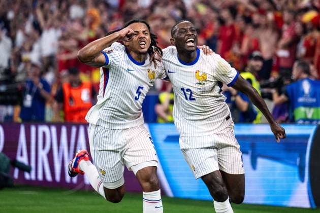Sport Themen der Woche KW28 Sport Bilder des Tages 240709 Jules KoundÃ and Randal Kolo Muani of France celebrate after 0-1 during the UEFA EURO, EM, Europameisterschaft,Fussball 2024 Football Championship semifinal between Spain and France on July 9, 2024 in Munich. Photo: Mathias Bergeld BILDBYRAN kod MB MB0944 fotboll football soccer fotball fotbolls-em europamästerskap em uefa euro uefa european football championship euro 2024 semifinal semifinals spanien spain frankrike france bbeng jubel *** 240709 Jules KoundÃ and Randal Kolo Muani of France celebrate after 0 1 during the UEFA Euro 2024 Football Championship semifinal between Spain and France on July 9, 2024 in Munich Photo Mathias Bergeld BILDBYRAN kod MB MB0944 fotboll football soccer fotballs em europamästerskap em uefa euro uefa european football championship euro 2024 semifinal semifinals spanien spain frankrike france bbeng jubel  Copyright: MATHIASxBERGELD BB240709MB055