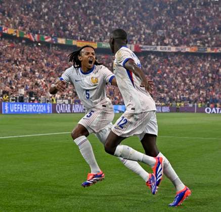 09 07 2024, Football UEFA EURO 2024, Semi-final, Spain France, in the Munich Football Arena Randal Kolo Muani France cheers with Jules Kounde France