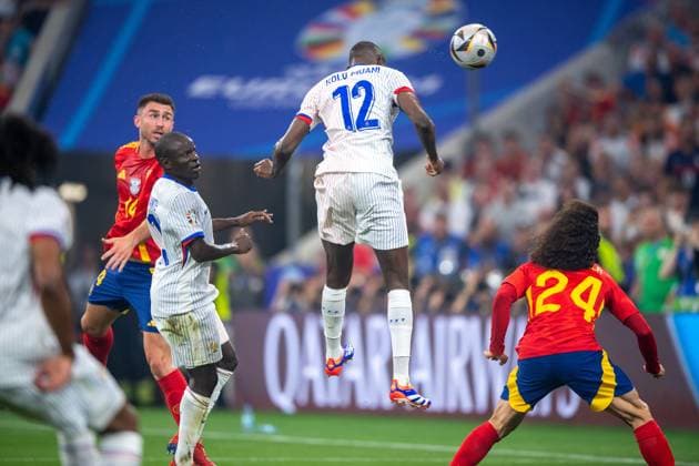 Football, men, 2023 24 season, UEFA Euro 2024, semi-final in Munich, Spain France, Randal Kolo Muani France scores the 1-0 goal against goalkeeper Unai Simon not in picture, Spain , 09 07 2024, Copyright: xSebastianxRäppold MatthiasxKochx