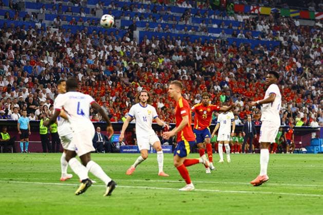 Lamine Yamal of Spain scores a goal for their side to make it 1-1 Spain v France, UEFA European Championship, EM, Europameisterschaft 2024, Semi Final, Football, Munich Football Arena, Munich, Germany - 09 Jul 2024 EDITORIAL USE ONLY No use with unauthorised audio, video, data, fixture lists, club league logos or live services. Online in-match use limited to 120 images, no video emulation. No use in betting, games or single club league player publications. Copyright: xKieranxMcManus Shutterstockx 14576874ba