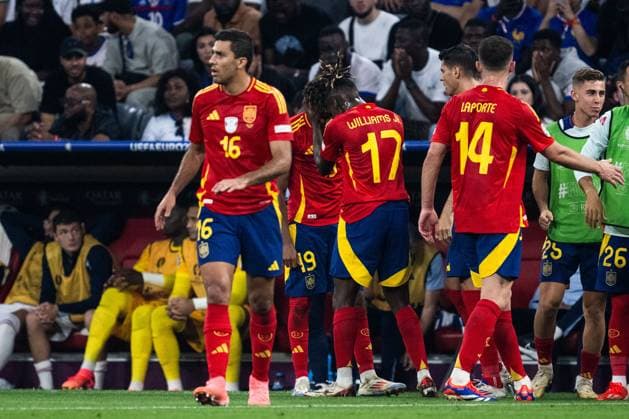 240709 Lamine Yamal of Spain celebrates with Nicholas Williams after 1 1 during the UEFA Euro 2024 Football Championship semifinal between Spain and France on July 9, 2024 in Munich Photo Mathias Bergeld BILDBYRAN kod MB MB0944 fotboll football soccer fotballs em europamästerskap em uefa euro uefa european football championship euro 2024 semifinal semifinals spanien spain frankrike france bbeng jubel  Copyright: MATHIASxBERGELD BB240709MB073