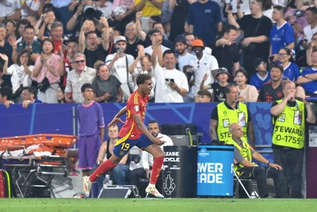 Football, men, 2023 24 season, UEFA Euro EM 2024, semi-final in Munich, Spain France, Lamine Yamal Spain , cheering after scoring 1 1, 09 07 2024, Copyright: xSebastianxRäppold MatthiasxKochx