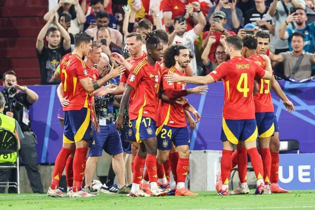 Goal for Spain 2 1 by Dani Olmo Spain, 10 cheers in the Spanish team GER, Spain ESP vs France FRA , European Football Championship, UEFA EURO 2024, semi-final, 09 07 2024 GER, Spain ESP vs France FRA , European Football Championship, UEFA EURO 2024, semi-final, 09 07 2024 Munich Copyright: xEibner-Pressefoto RogerxBuerkex EP
