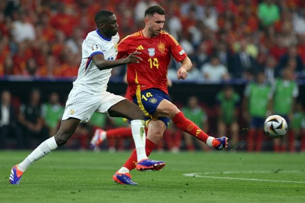 Munich , Germany 09.07.2024: Randal Kolo Muani of France, Aymeric Laporte of Spain during the UEFA EURO, EM, Europameisterschaft,Fussball 2024 semi-finals, football match between Spain vs France at Munich Football Allianz Arena  Copyright: xMarcoxIacobucci IPAxSportx xipa-x xx IPA_47859863 IPA_Agency_IPA47859863
