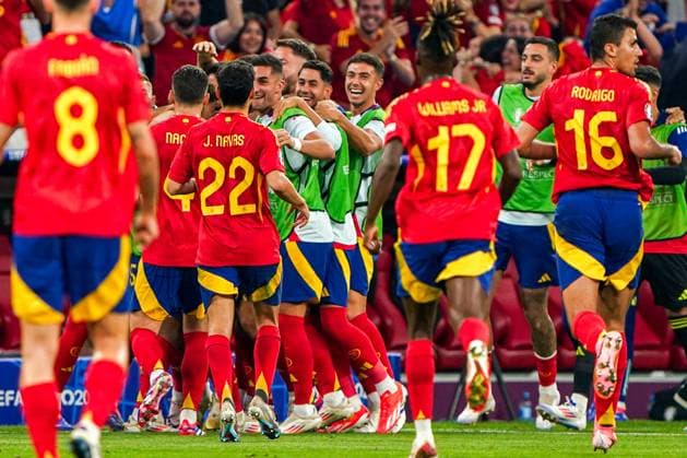 2024-07-09 Spain v France - UEFA EURO, EM, Europameisterschaft,Fussball 2024 Semi Final MUNICH, NETHERLANDS - JULY 9: Lamine Yamal of Spain celebrates after scoring his teams first goal, Nacho Fernandez of Spain, Nico Williams of Spain during the UEFA EURO 2024 Semi Final match between Spain and France at Munich Football Arena on July 9, 2024 in Munich, Netherlands. Munich Munich Football Arena Netherlands Content not available for redistribution in The Netherlands directly or indirectly through any third parties. Copyright: xAndrexWeeningx