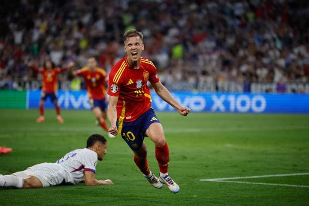 EURO 2024, Die Highlights Spain s Dani Olmo celebrates after scoring the 2-1 during the UEFA EURO, EM, Europameisterschaft,Fussball 2024 semifinal soccer match between Spain and France Allianz Arena stadium in Munich, Germany, 09 July 2024. UEFA Euro 2024 semifinal: Spain vs. France !ACHTUNG: NUR REDAKTIONELLE NUTZUNG!  Copyright: xAlbertoxEstevezx GRAF4286 20240709-55014105244_1