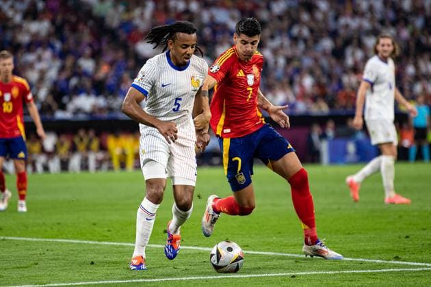 Jules Konde France, 05 vs Alvaro Morata Spain, 07 GER, Spain ESP vs France FRA , European Football Championship, UEFA EURO 2024, semi-final, 09 07 2024 GER, Spain ESP vs France FRA , European Football Championship, UEFA EURO 2024, semi-final, 09 07 2024 Munich Copyright: xEibner-Pressefoto RogerxBuerkex EP