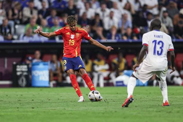 Sport, Football, UEFA EURO 2024 semi-final Spain France 09 07 2024, Munich Football Arena Goal kick to 1 1 for Spain by Lamine Yamal Spain, 19 Munich Munich Football Arena Bayern Germany