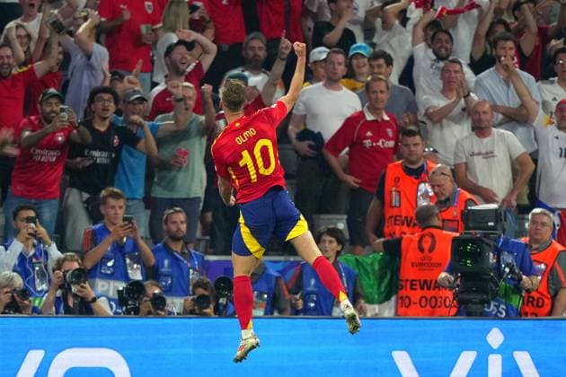 Spain s Dani Olmo celebrates after scoring 2-1 during the Euro 2024 soccer match between Spain and France at the Munich Football Arena , Munich, Germany - Tuesday 09 july 2024. - Soccer .  Copyright: xSpada LaPressex