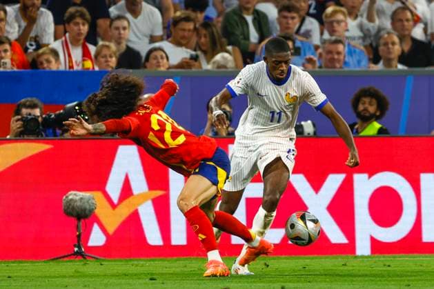 Spain s Marc Cucurella (L) in action against France s Ousmane Dembele (R) during the UEFA EURO, EM, Europameisterschaft,Fussball 2024 semifinal soccer match between Spain and France Allianz Arena stadium in Munich, Germany, 09 July 2024. UEFA Euro 2024 semifinal: Spain vs. France !ACHTUNG: NUR REDAKTIONELLE NUTZUNG!  Copyright: xJ.J.Guillenx GRAF4309 20240709-55014105412_1