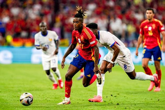 2024-07-09 Spain v France - UEFA EURO, EM, Europameisterschaft,Fussball 2024 Semi Final MUNICH, NETHERLANDS - JULY 9: Nico Williams of Spain runs with the ball, Aurelien Tchouameni of France running behind during the UEFA EURO 2024 Semi Final match between Spain and France at Munich Football Arena on July 9, 2024 in Munich, Netherlands. Munich Munich Football Arena Netherlands Content not available for redistribution in The Netherlands directly or indirectly through any third parties. Copyright: xAndrexWeeningx