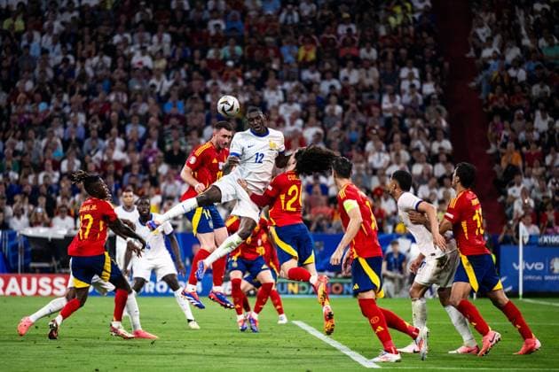 240709 Randal Kolo Muani of France and Marc Cucurella of Spain during the UEFA Euro 2024 Football Championship semifinal between Spain and France on July 9, 2024 in Munich Photo Mathias Bergeld BILDBYRAN code MB MB0944 fotboll football soccer fotballs em europamästerskap em uefa euro uefa european football championship euro 2024 semifinal semifinals spanien spain frankrike france bbeng  Copyright: MATHIASxBERGELD BB240709MB114