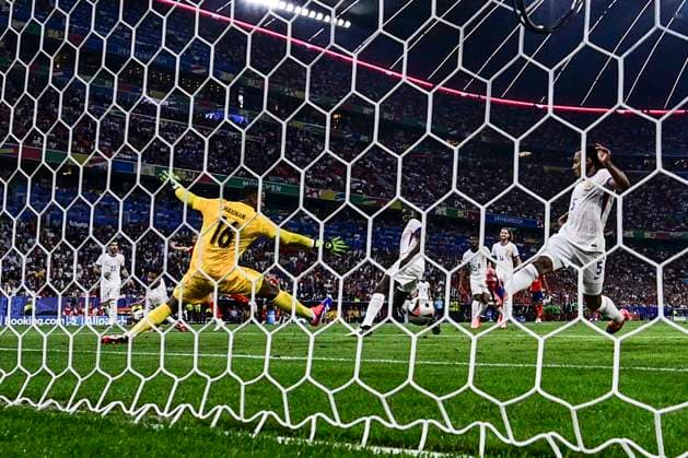 Goal for 2 1 by Dani Olmo 10 Spain , Spain vs France, Football, UEFA Euro 2024, Semifinal, 09 07 2024 Munich Bavaria Germany Copyright: xkolbert-press MarcxNiemeyerx