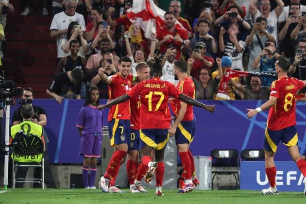 Germany - UEFA EURO, EM, Europameisterschaft,Fussball 2024 - Semi-Final - Spain vs France - 09 07 2024 GERMANY, MUNICH, JULY 09. Dani Olmo of Spain celebrates with his teammates after scoring a goal during the UEFA EURO 2024 semi-final match between Spain and France, on July 09, 2024 at Allianz Arena in Munich, Germany. Photo by Manuel Blondeau AOP.Press Munich Allianz Arena Germany Copyright: x ManuelxBlondeau AOP.Pressx AOP20240709 0004