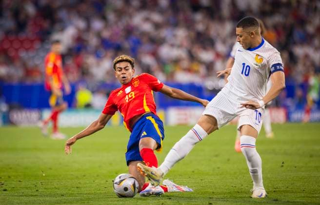 Munich, Germany 09th Jul 2024 Lamine Yamal ESP Kylian Mbappe FRA Spain France Spain France 09 07 2024