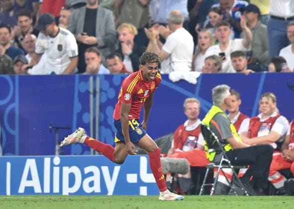 Football, men, 2023 24 season, UEFA Euro EM 2024, semi-final in Munich, Spain France, Lamine Yamal Spain , cheering after scoring 1 1, 09 07 2024, Copyright: xSebastianxRäppold MatthiasxKochx