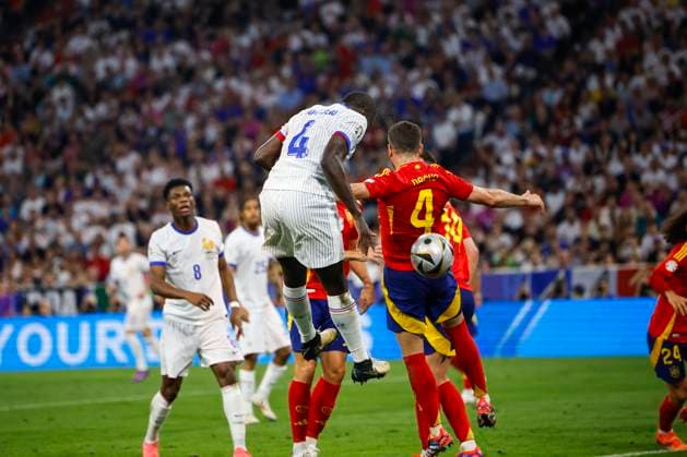 Spain s Nacho (R) in action against France s Dayotchanculle Upamecano (2L) during the UEFA EURO, EM, Europameisterschaft,Fussball 2024 semifinal soccer match between Spain and France in Allianz Arena stadium in Munich, Germany, 09 July 2024. UEFA Euro 2024 semifinal: Spain vs. France !ACHTUNG: NUR REDAKTIONELLE NUTZUNG!  Copyright: xJJxGuillenx GRAF4331 20240709-55014105751_1