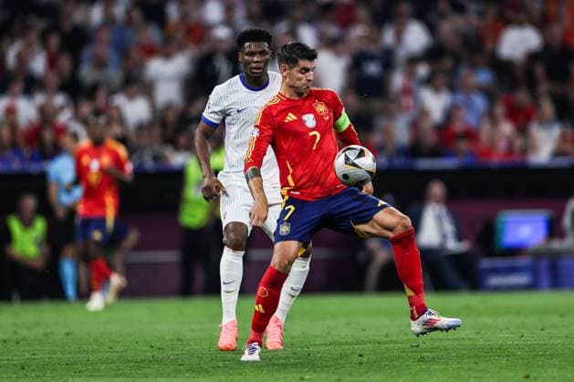 Sport, Football, UEFA EURO 2024 semi-final Spain France 09 07 2024, Munich Football Arena Aurelien Djani Tchouameni France, 8 Alvaro Morata Spain, 7 Munich Munich Football Arena Bayern Germany