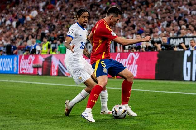 UEFA EURO 2024 Spain France 09 07 2024 Dani Vivian Spain, 05 in duel with Bradley Barcola France, 25 UEFA EURO 2024 Spain France Munich Football Arena, Munich on 09 07 2024 Copyright: xBEAUTIFULxSPORTS Wunderlx