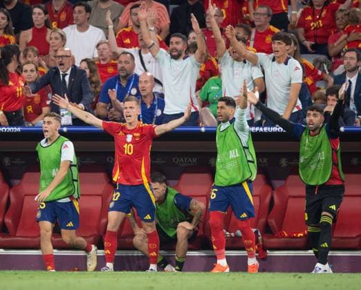 Soccer, men, season 2023 24, UEFA Euro EM 2024, semi-final in Munich, Spain France, Dani Olmo 2 f l , Spain after his substitution on the bench, behind him f l Daniel Carvajal Spain and Pedri Spain in the stands, 09 07 2024, Copyright: xSebastianxRäppold MatthiasxKochx