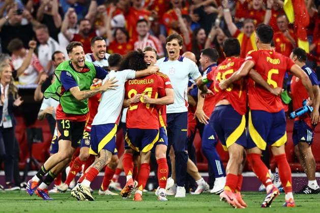 Marc Cucurella of Spain and team mates celebrate after the full time whistle Spain v France, UEFA European Championship, EM, Europameisterschaft 2024, Semi Final, Football, Munich Football Arena, Munich, Germany - 09 Jul 2024 EDITORIAL USE ONLY No use with unauthorised audio, video, data, fixture lists, club league logos or live services. Online in-match use limited to 120 images, no video emulation. No use in betting, games or single club league player publications. Copyright: xMichaelxZemanek Shutterstockx 14576887cx